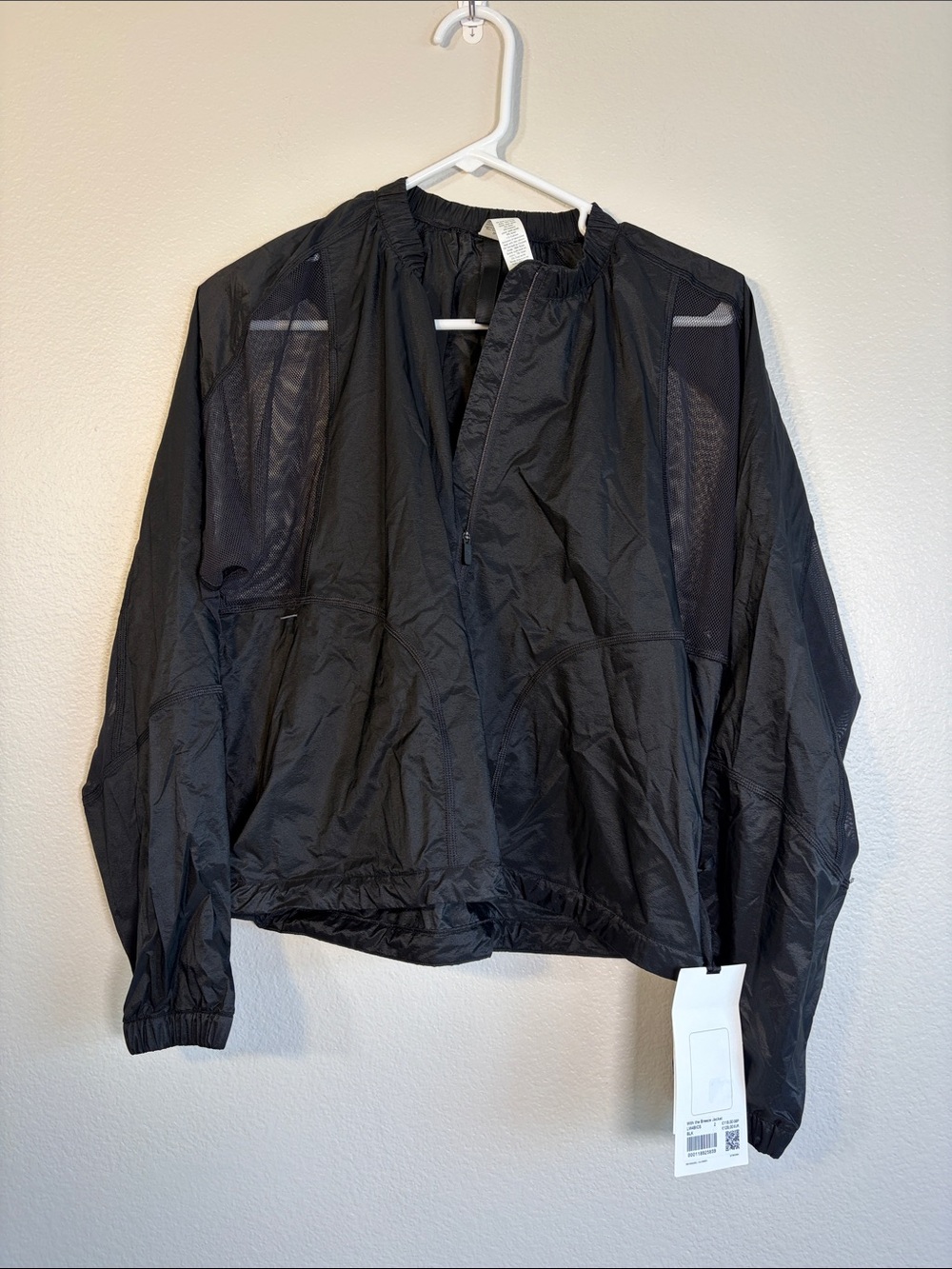 lululemon athletica Black Lightweight Mesh-Panel Zip Jacket - Picture 3 of 8